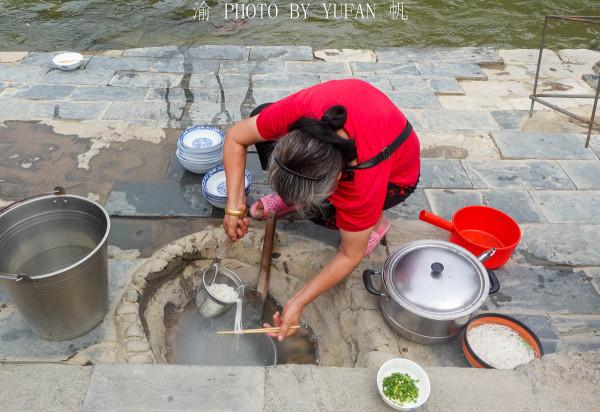 中國最特別的早餐店,溫泉井裡煮米粉,10元一碗你敢吃嗎? 中國最特別的早餐店,溫泉井裡煮米粉,10元一碗你敢吃嗎?