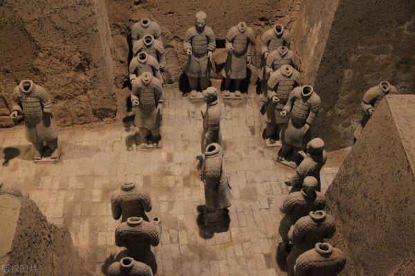 當年秦始皇的十二金人，現如今去向何處，為你揭開這千古謎團