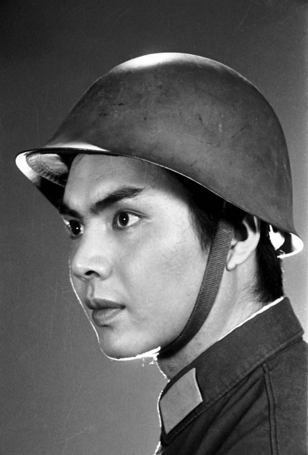 老照片：46位80年代明星軍裝照 龔雪 葛優 劉曉慶 李秀明 遲志強 傅藝偉