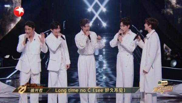 金星和沈楠重聚《追光吧！》，金晨負責貌美如花，點評還看金星