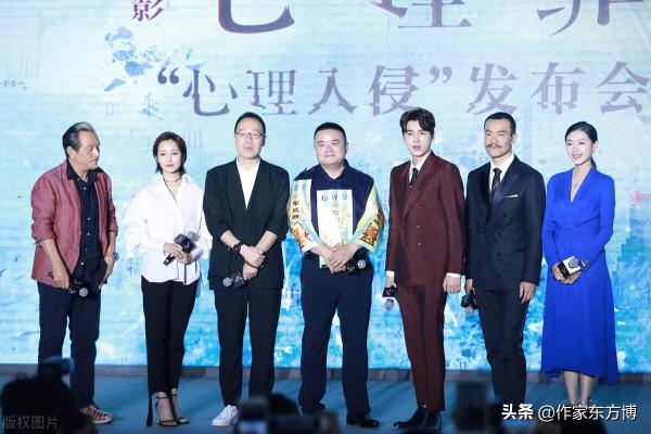 萬茜的穿搭樸素無華,可是為什麼我喜歡她呢?有一種職場女性範兒 萬茜的穿搭樸素無華,可是為什麼我喜歡她呢?有一種職場女性範兒