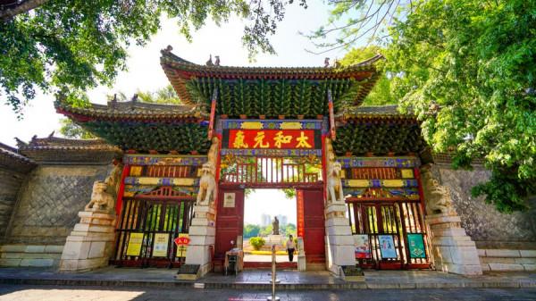 紅河的秋，是哈尼梯田綠如錦、異龍湖畔稻花香、臨安滿是美食香……