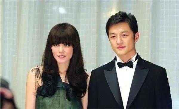 李亞鵬戴婚戒疑和女友婚訊將近!曾追周迅王菲,終於不做軟飯男? 李亞鵬戴婚戒疑和女友婚訊將近!曾追周迅王菲,終於不做軟飯男?