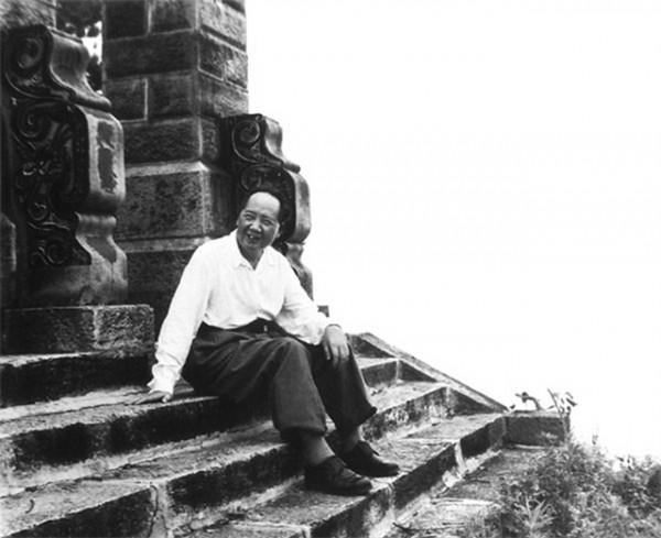 毛主席特殊的喝茶習慣：愛喝隔夜濃茶，喝完茶把茶渣吃掉