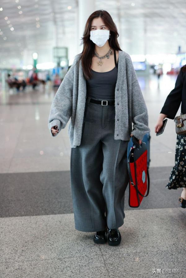 CC宋妍霏衣品翻車!針織衫西褲太肥了,169身高看起來卻又胖又矮 CC宋妍霏衣品翻車!針織衫西褲太肥了,169身高看起來卻又胖又矮