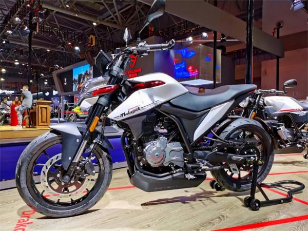 老牌摩企的年輕化之作，外觀新潮配置主流，售價定成敗