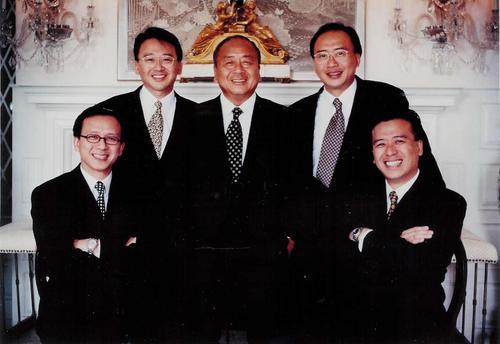 李錦裳：“炒菜忘關火熬出黑色湯汁”，子孫卻靠它創造出千億財富