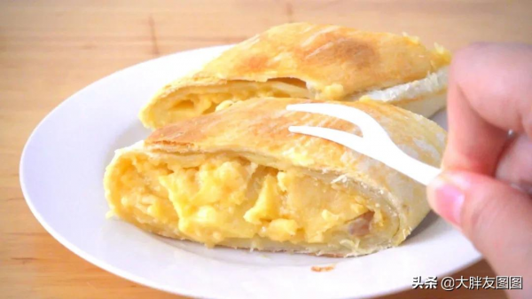 有蘋果嗎?這個食譜值得收藏,秋冬季,誰不愛吃熱乎乎的蘋果卷呢 有蘋果嗎?這個食譜值得收藏,秋冬季,誰不愛吃熱乎乎的蘋果卷呢