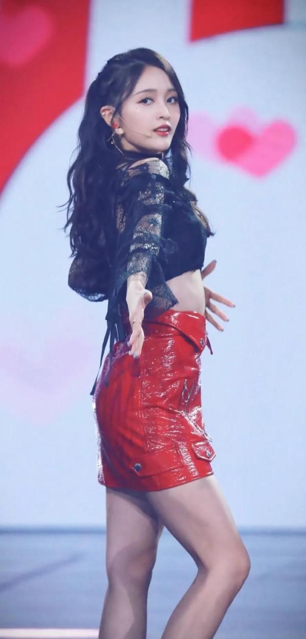 有喜歡吳宣儀的嗎？長相甜美可人，處處散發著迷人的青春氣息