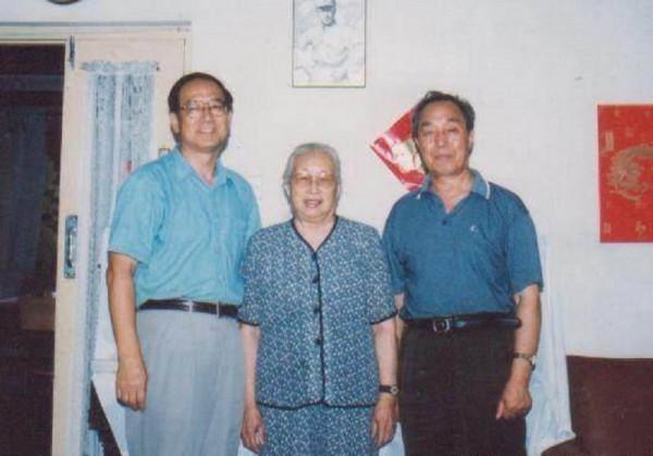 陳賡去世後，妻子傅涯養育5子、獨守49年，晚年為陳賡前妻寫傳記