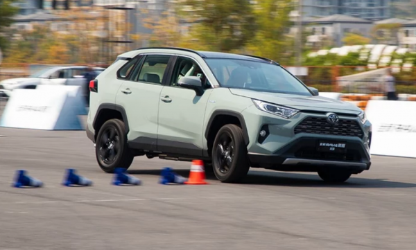 歷經26年、5代車型演變,豐田RAV4為何能持續暢銷? 歷經26年、5代車型演變,豐田RAV4為何能持續暢銷?
