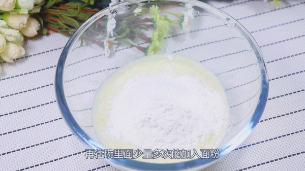 別給孩子喝牛奶了，這樣做比麵包鬆軟好吃，寶寶一口一個，猛長個