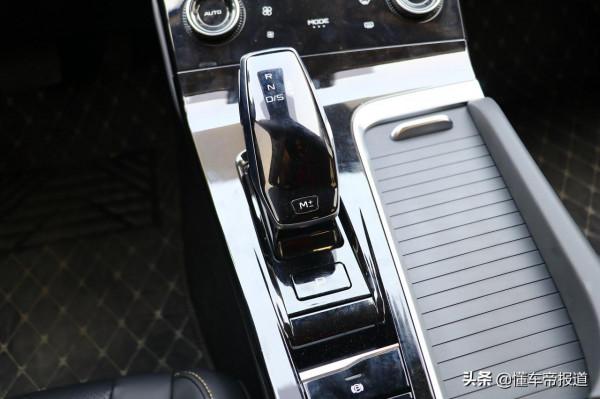 新車｜自帶“爆款”基因，換裝2.0T發動機！試駕新款奔騰B70