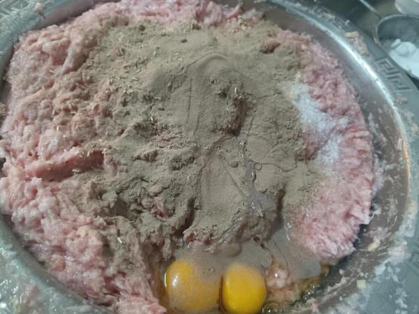 炸肉丸子，教你酒店不外傳配方，丸子光滑又蓬鬆，外酥裡嫩還彈牙