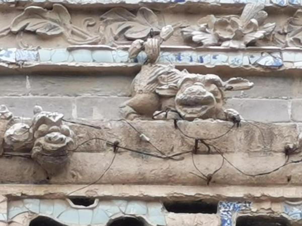 在“眾籌”的會館旁，我想這裡立下個“秦始皇登舟處”也是正常的