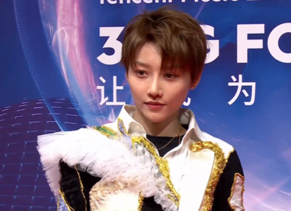 TMEA音樂盛典紅毯，有的明星粉底就像牆一樣厚，坑坑窪窪有點嚇人