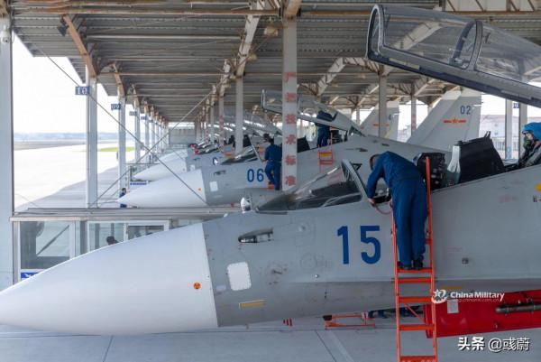 殲16從一開始就定位替代殲轟七，為何海航至今未見殲16裝備服役？