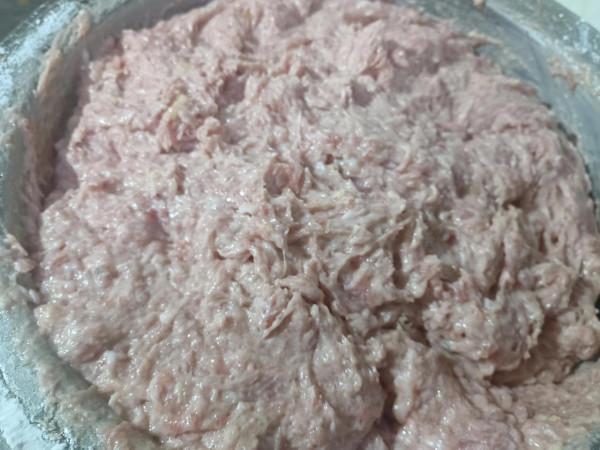 炸肉丸子，教你酒店不外傳配方，丸子光滑又蓬鬆，外酥裡嫩還彈牙