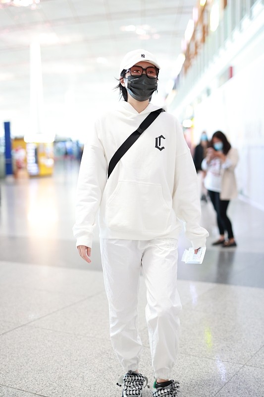 姚安娜終於找到適合自己的風格,穿的服裝很帥氣,看著也顯瘦 姚安娜終於找到適合自己的風格,穿的服裝很帥氣,看著也顯瘦