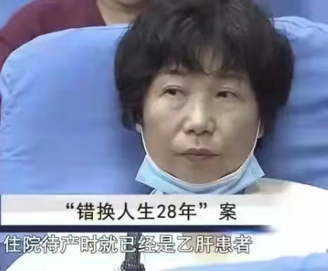 杜新枝改走煽情路線，帶女兒和老父親先後出鏡，網友評論兩極化