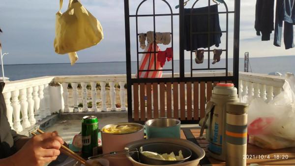 烏倫古湖邊撿到心儀的戈壁玉