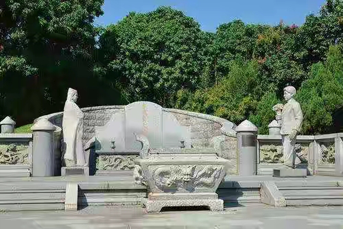 最後一個守墓人走了，守護名將袁崇煥390年，了不起的佘家人