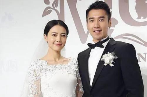 6位表面清純私生活混亂的女星，童瑤因此被打，徐靜蕾閱男無數