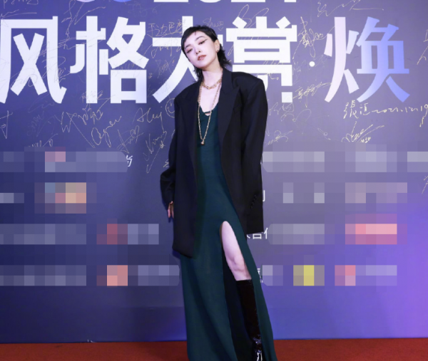 最新女星紅毯！蔣勤勤扮嫩、郭采潔翻車，楊冪用場外生圖美貌秒殺