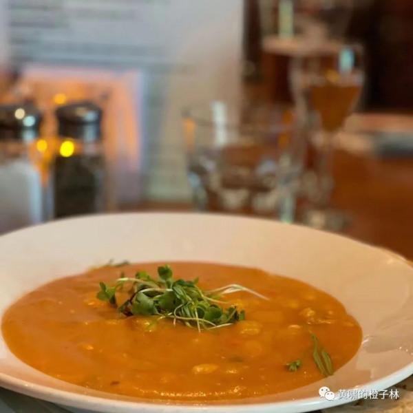 我在基督城擁抱了三個老孤兒