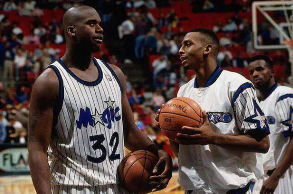 奧尼爾在1996年成為自由球員，看看當時聯盟給出了什麼樣的報價？