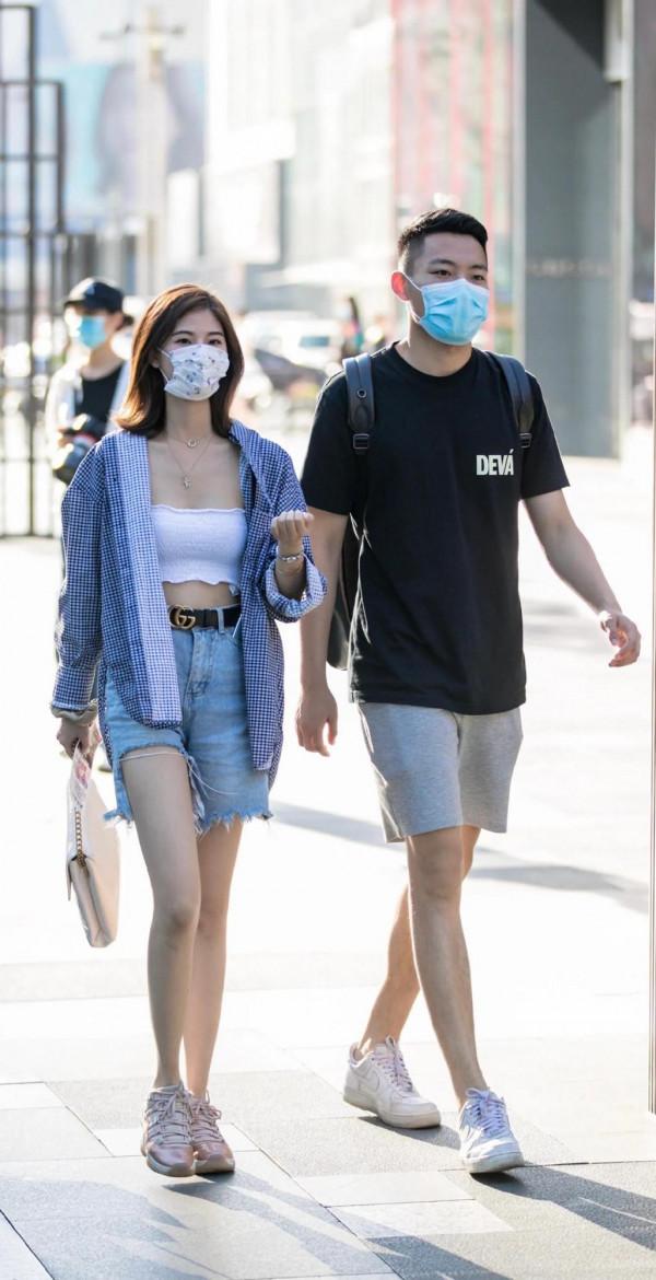 看街拍 學穿搭：12組情侶逛街穿搭示範 你也可以這樣潮