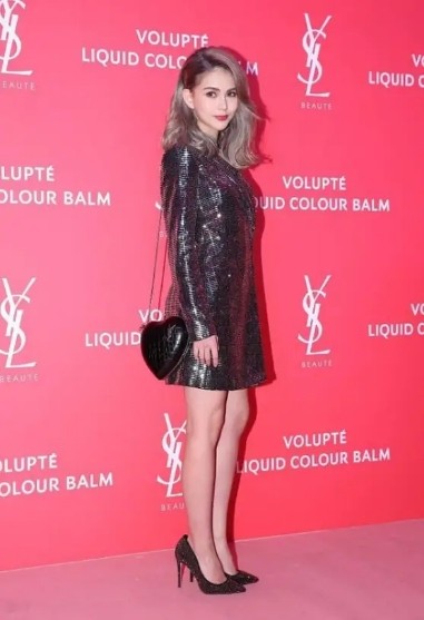 昆凌真不愧是周杰倫的老婆,把西裝當成裙子穿真洋氣,氣場好強大 昆凌真不愧是周杰倫的老婆,把西裝當成裙子穿真洋氣,氣場好強大