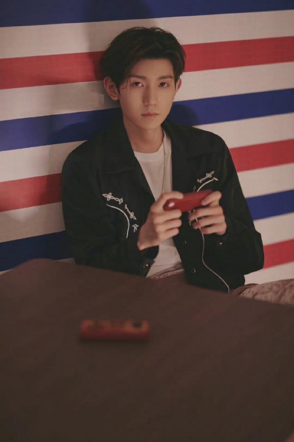 王源復古摩登造型大片明日創作計劃召集人