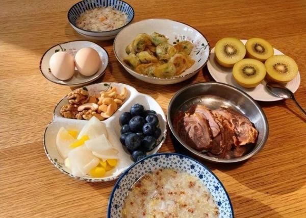 糊弄式早餐方便了父母，坑苦了孩子，你家孩子也在吃糊弄式早餐嗎