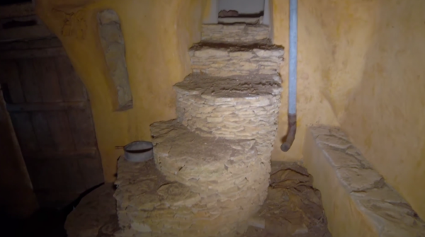 一座由石頭搭建的藝術城堡，卻被遺棄了21年