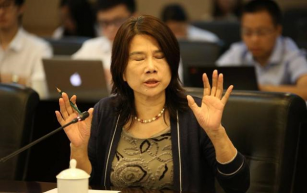 騙董明珠26億，忽悠萬達入局，這個高中學歷的汽修工怎麼做到的？