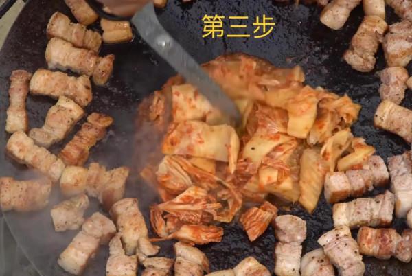 韓國香煎五花肉燉金拉麵的做法 韓國香煎五花肉燉金拉麵的做法
