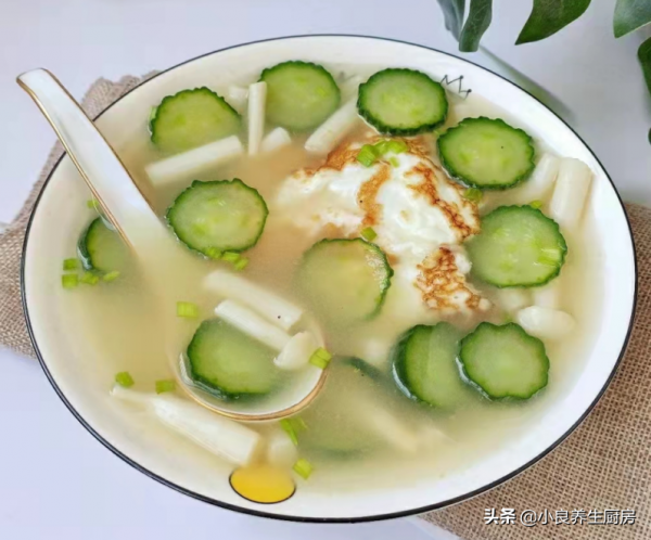 冬季,這湯我隔幾天必做一次,簡單易學,營養極高,全家人都愛喝 冬季,這湯我隔幾天必做一次,簡單易學,營養極高,全家人都愛喝