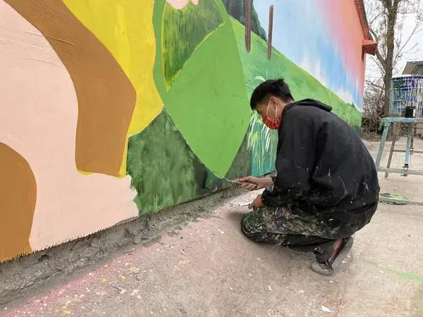 “神筆馬良”尚勤傑：一支畫筆造福整個家鄉，貧困村變身童話王國