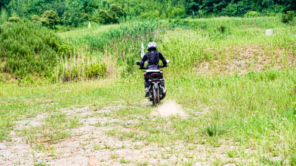 缺少個性但很平順好騎，還是很本田-CB400X動態體驗