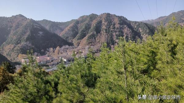 坐5元班車進秦嶺深處，抵達西安最有詩意的小鎮，山水紅葉任人賞