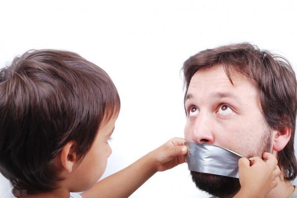 面對青春期叛逆的孩子，家長要學會閉嘴