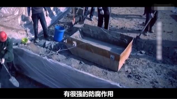 2300年女屍面板吹彈可破，竹簡上的字道破真相，墓主人竟是屈原？