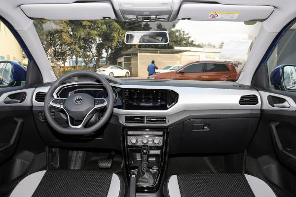 探影：1&period;5L&plus;愛信6AT，百公里油耗5&period;9L，外觀簡約耐看，值得選？