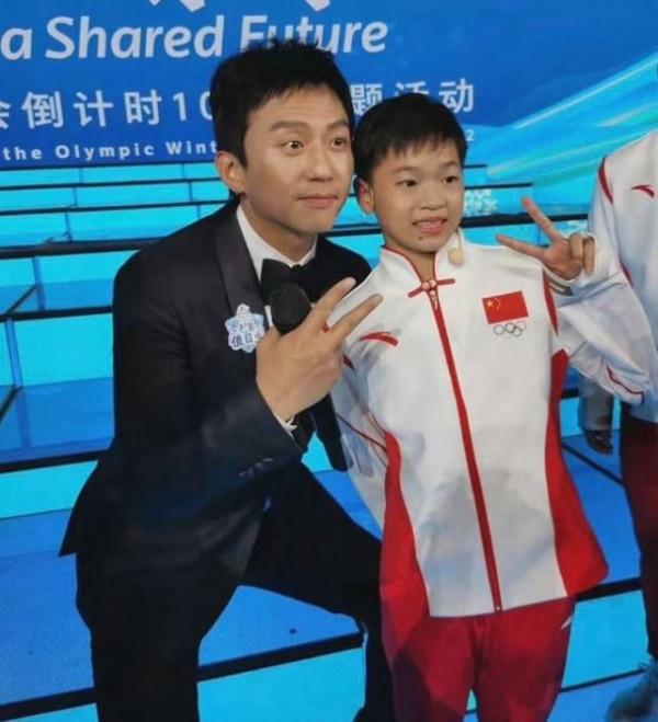 14歲全紅嬋終於登上央視晚會!穿運動裝站舞臺C位亮相,膽子真大 14歲全紅嬋終於登上央視晚會!穿運動裝站舞臺C位亮相,膽子真大