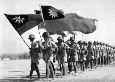 94歲失明老兵隱居71年，因日軍大印暴露身份，6輛坦克出動迎接