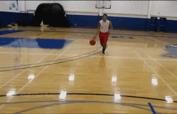 後衛過人殺手鐧！幾種行進間運球過人教學