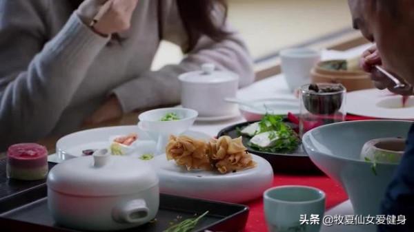 42歲的姚晨常年堅持鍛鍊，身形纖細無贅肉，果然越自律與自由