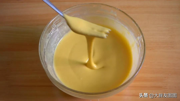 沒秤，沒打蛋器，沒烤箱，如何做出蓬鬆的無油蛋糕？