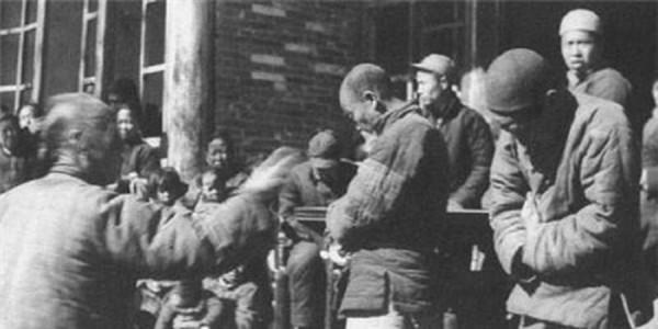 北平“糞霸”有多壕？於德順獨佔36條糞道，擁有100餘套房產